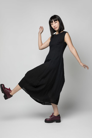 Puristic Noir Elegance